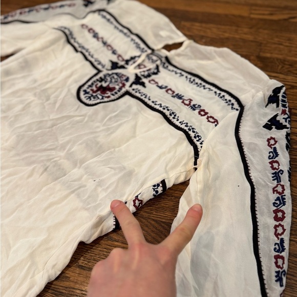 Veronica Beard Tobie Boho Silk White Blouse with Red and Blue Embroidery Size 6 - Picture 5 of 11